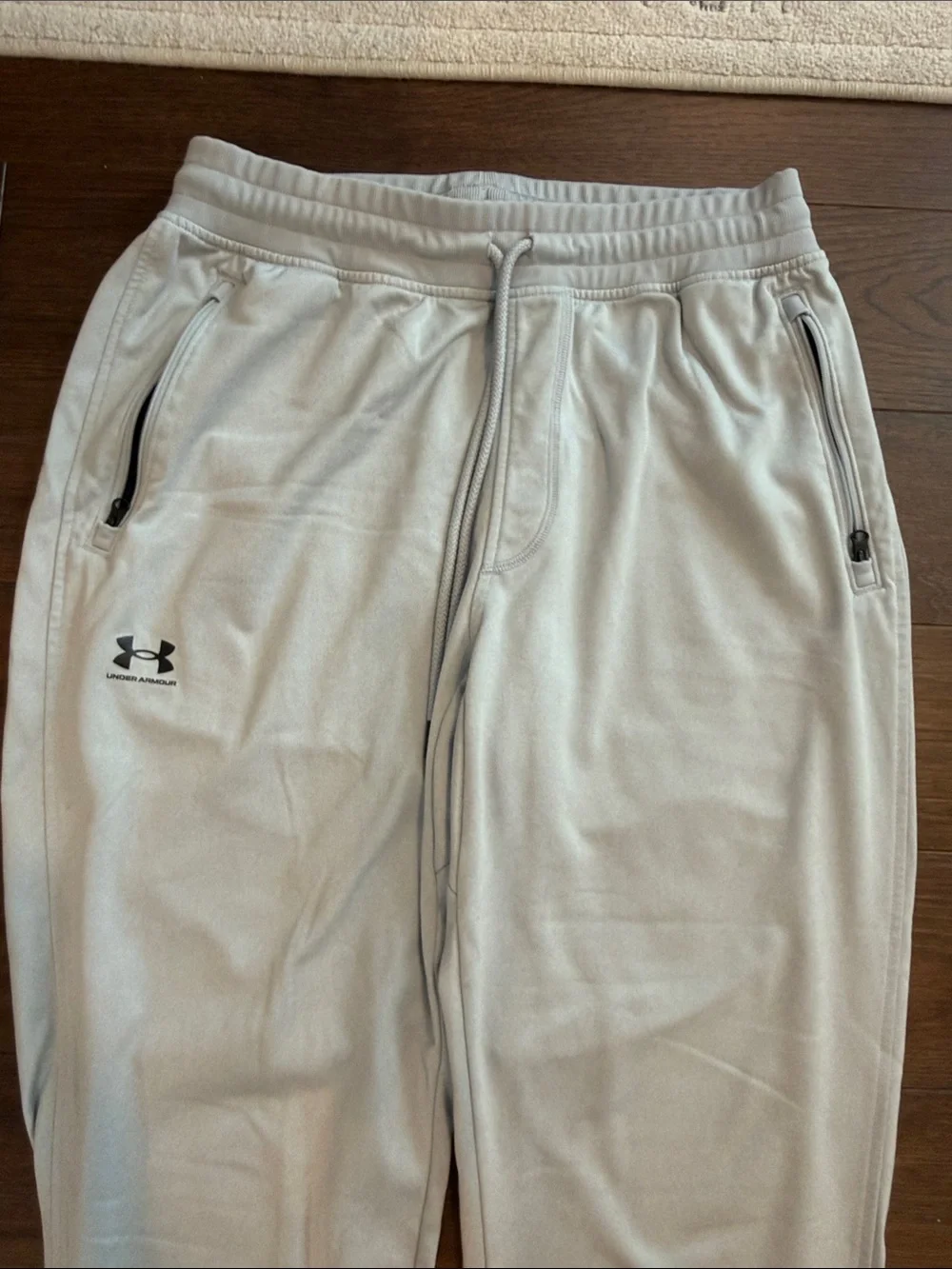 Under Armour Light Gray Men's Joggers with Zipper Pockets Size Large - C54-046